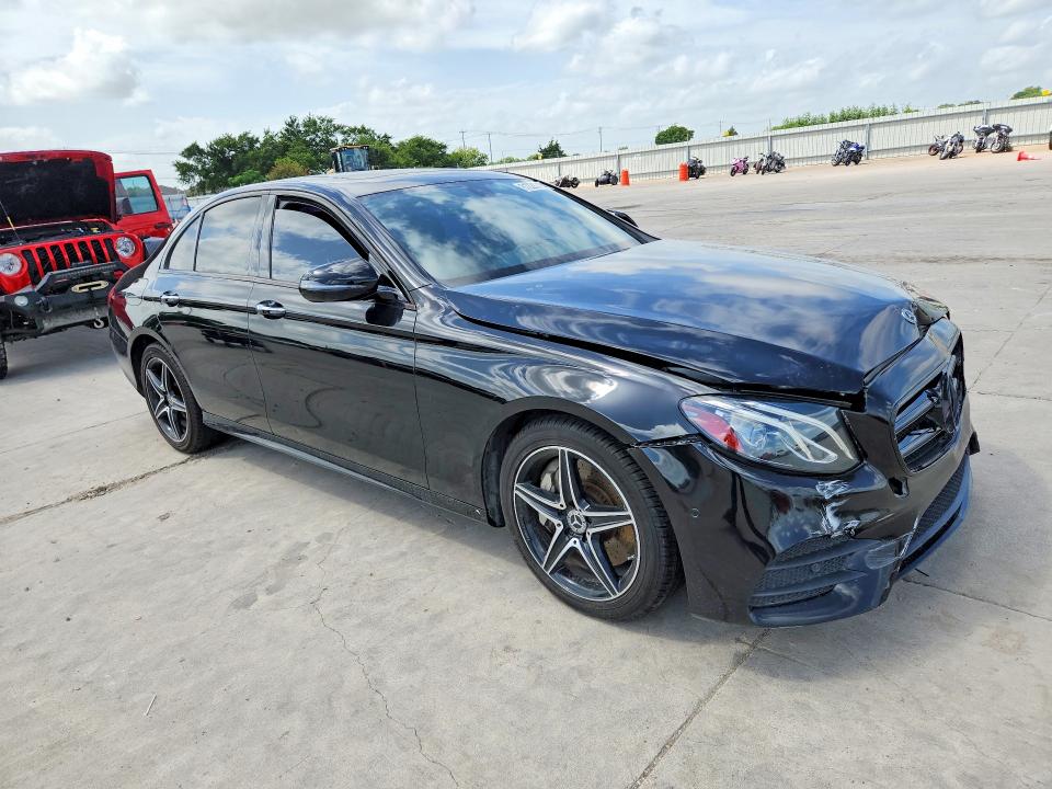 Photo 4 from auction – 2018 MERCEDES-BENZ E with VIN WDDZF4JB5JA359035