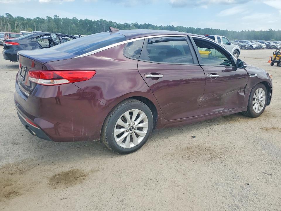 Photo 3 from auction – 2017 KIA OPTIMA with VIN 5XXGT4L39HG133689