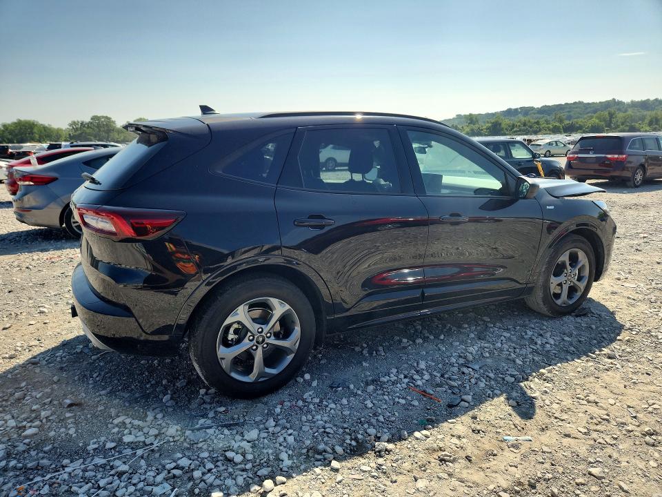 Photo 3 from auction – 2023 FORD ESCAPE with VIN 1FMCU0MN8PUB30520