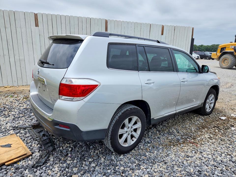 Photo 3 from auction – 2013 TOYOTA HIGHLANDER with VIN 5TDBK3EH9DS184053