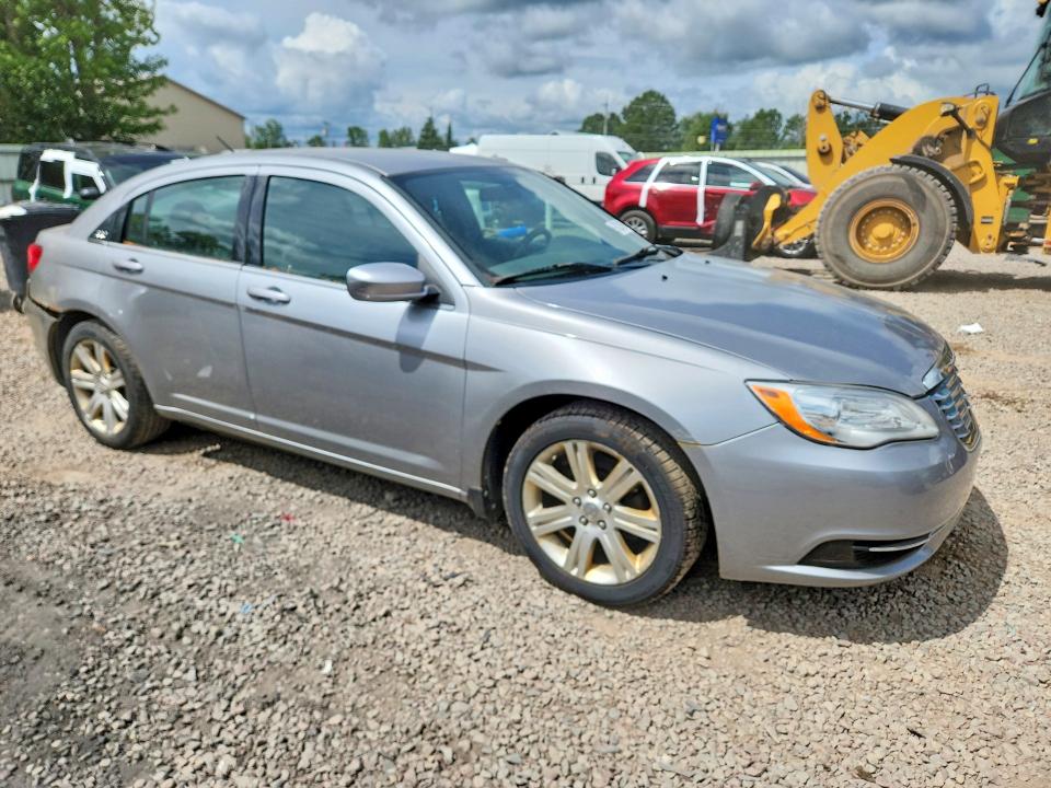 Photo 4 from auction – 2013 CHRYSLER 200 with VIN 1C3CCBAB1DN670086
