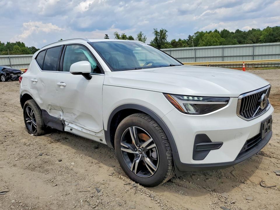 Photo 4 from auction – 2025 VOLVO XC40 with VIN YV4L12UJ7S2543813