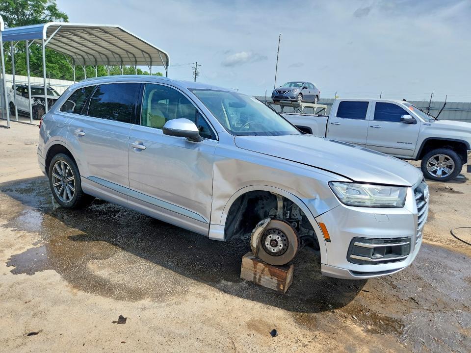 Photo 4 from auction – 2017 AUDI Q7 with VIN WA1VAAF70HD050098