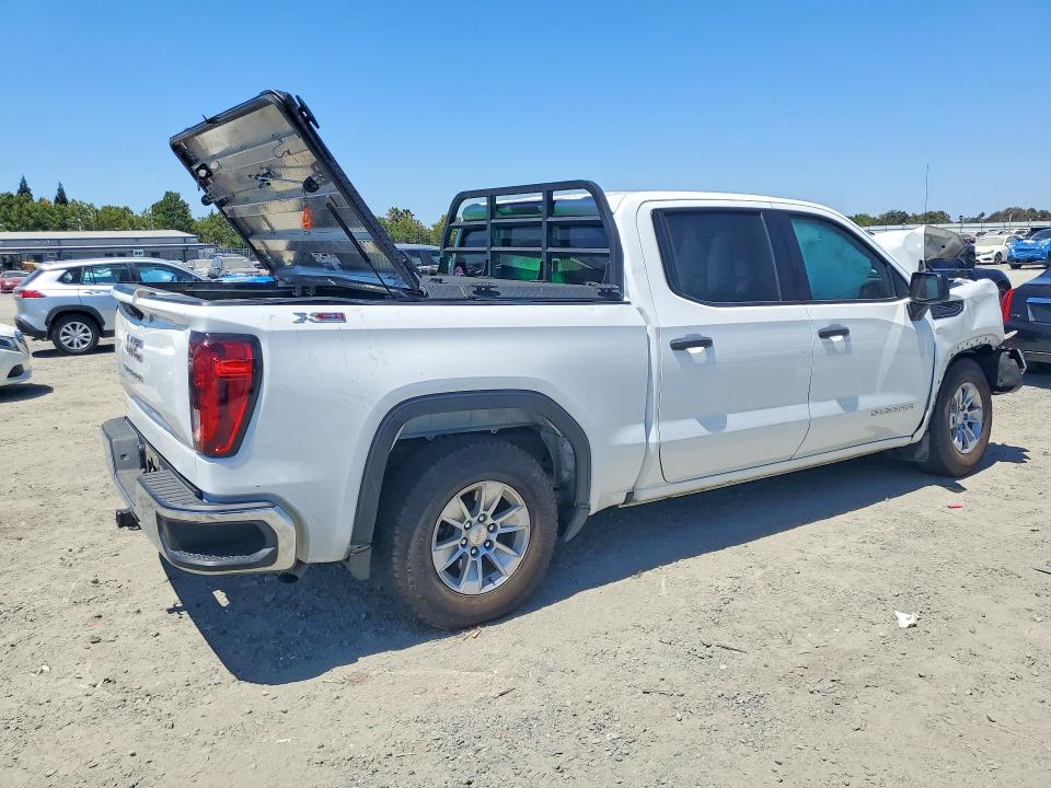 Снимка 3 от търг – 2023 GMC SIERRA с VIN 1GTUUAED8PZ102367