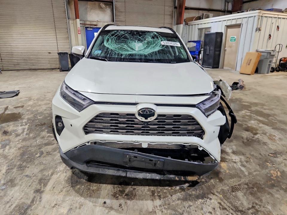 Photo 5 from auction – 2023 TOYOTA RAV4 with VIN 2T3N1RFV5PW391128