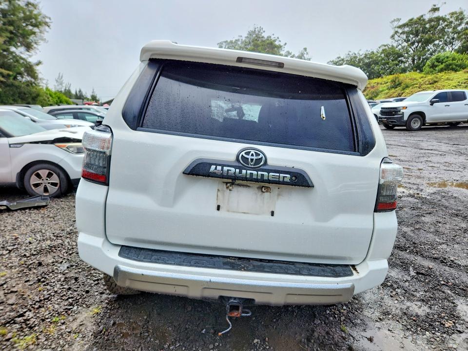 Photo 6 from auction – 2018 TOYOTA 4RUNNER with VIN JTEBU5JR8J5495412