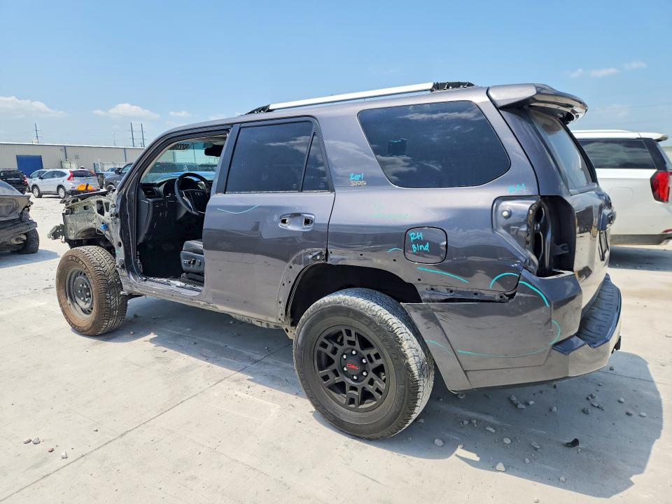 Снимка 2 от търг – 2022 TOYOTA 4RUNNER с VIN JTENU5JR9N5986302