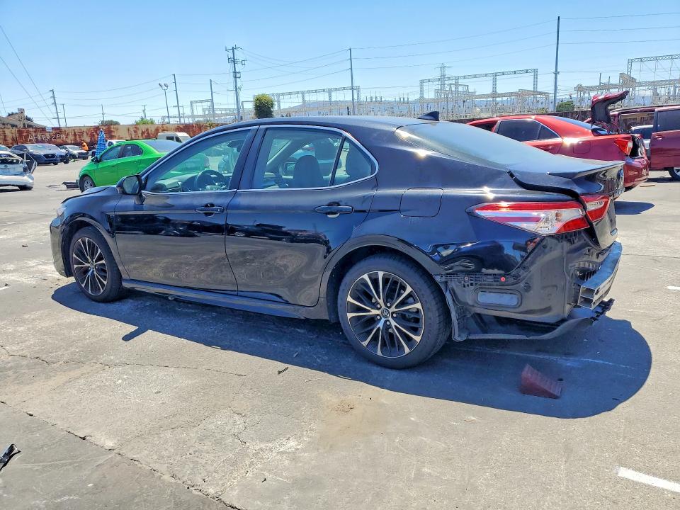 Снимка 2 от търг – 2020 TOYOTA CAMRY с VIN 4T1G11AK4LU944815