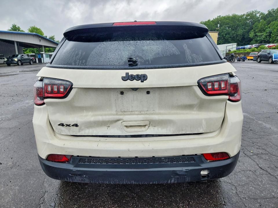 Photo 6 from auction – 2018 JEEP COMPASS with VIN 3C4NJDBB6JT402022