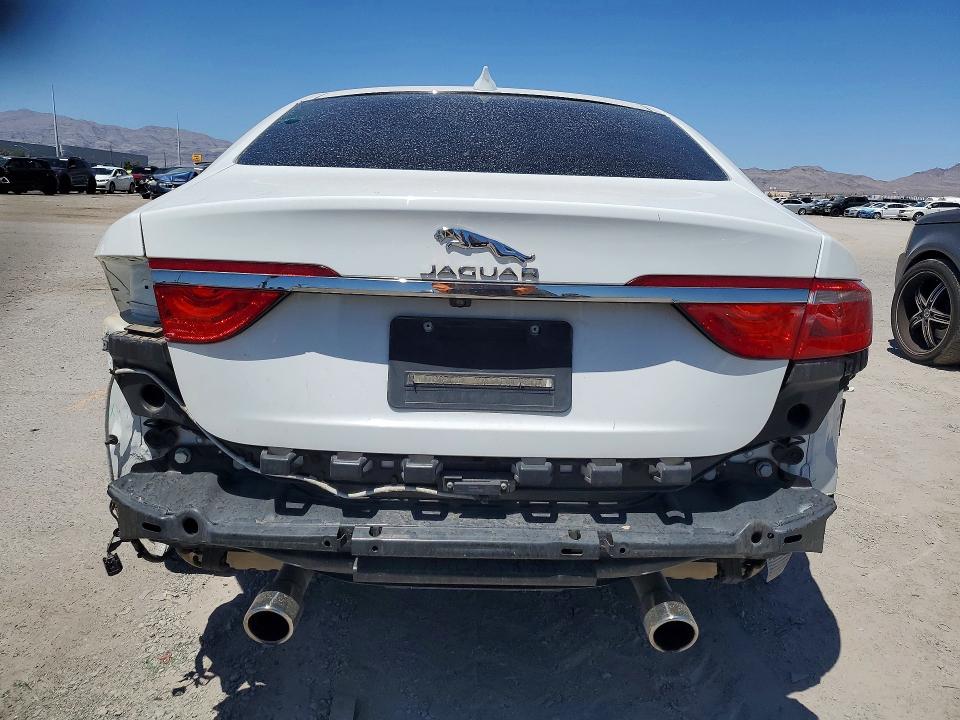 Фото 6 с аукциона – 2017 JAGUAR XF с VIN SAJBE4BV5HCY30396