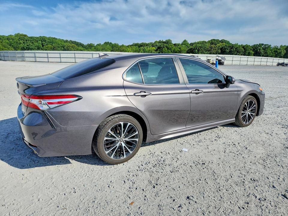 Photo 3 from auction – 2020 TOYOTA CAMRY with VIN 4T1G11AK2LU965338