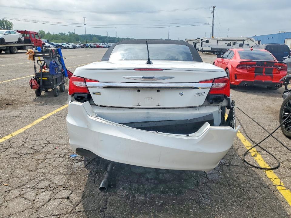 Photo 6 from auction – 2014 CHRYSLER 200 with VIN 1C3BCBEGXEN131114