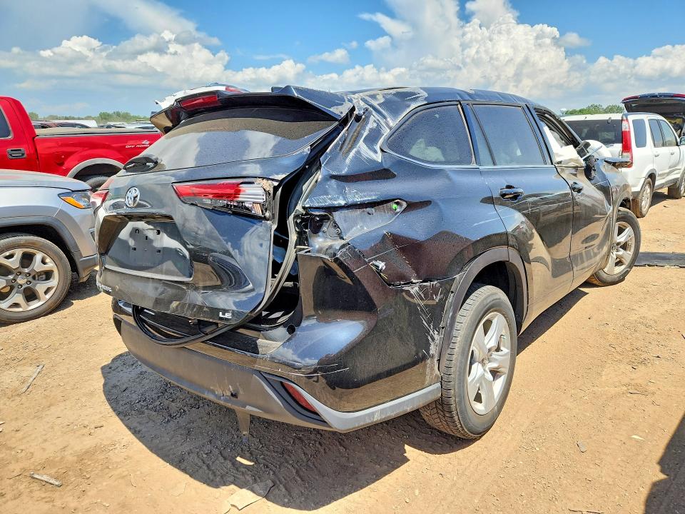 Фото 3 с аукциона – 2021 TOYOTA HIGHLANDER с VIN 5TDZZRAH8MS076915
