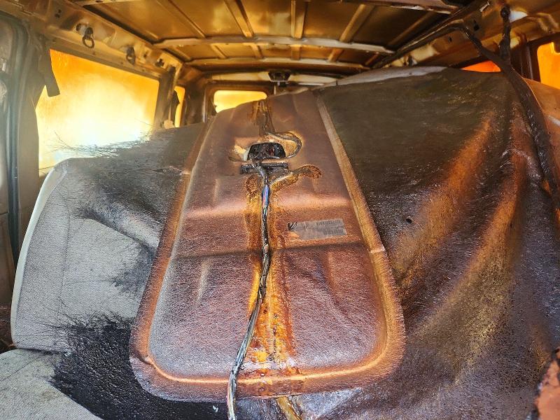 Photo 10 from auction – 2002 FORD ECONOLINE E350 with VIN 1FBSS31L42HB40347