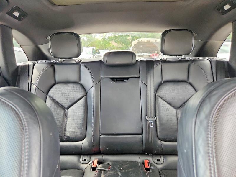 Photo 10 from auction – 2017 PORSCHE MACAN with VIN WP1AA2A56HLB06193