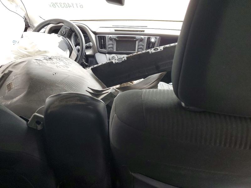Foto 8 de la subasta – 2018 TOYOTA RAV4 con VIN 2T3BFREV2JW719523