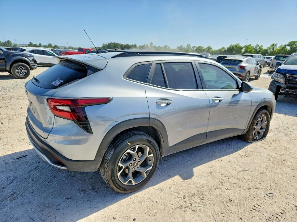 Photo 3 from auction – 2025 CHEVROLET TRAX with VIN KL77LHEP1SC118213