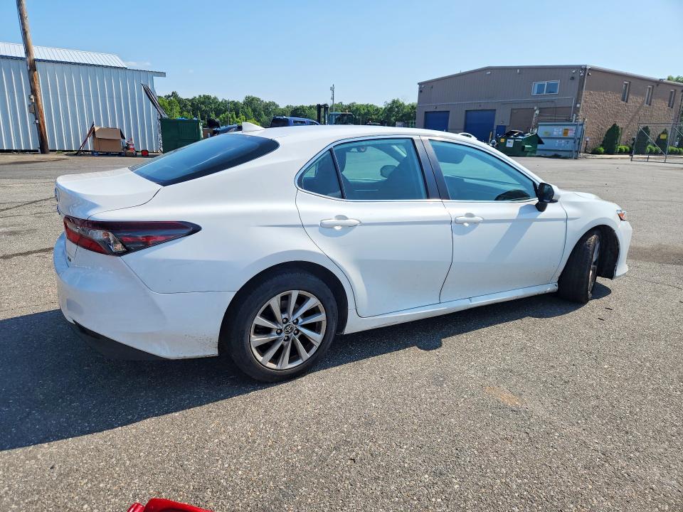 Photo 3 from auction – 2022 TOYOTA CAMRY with VIN 4T1C11AK8NU659536