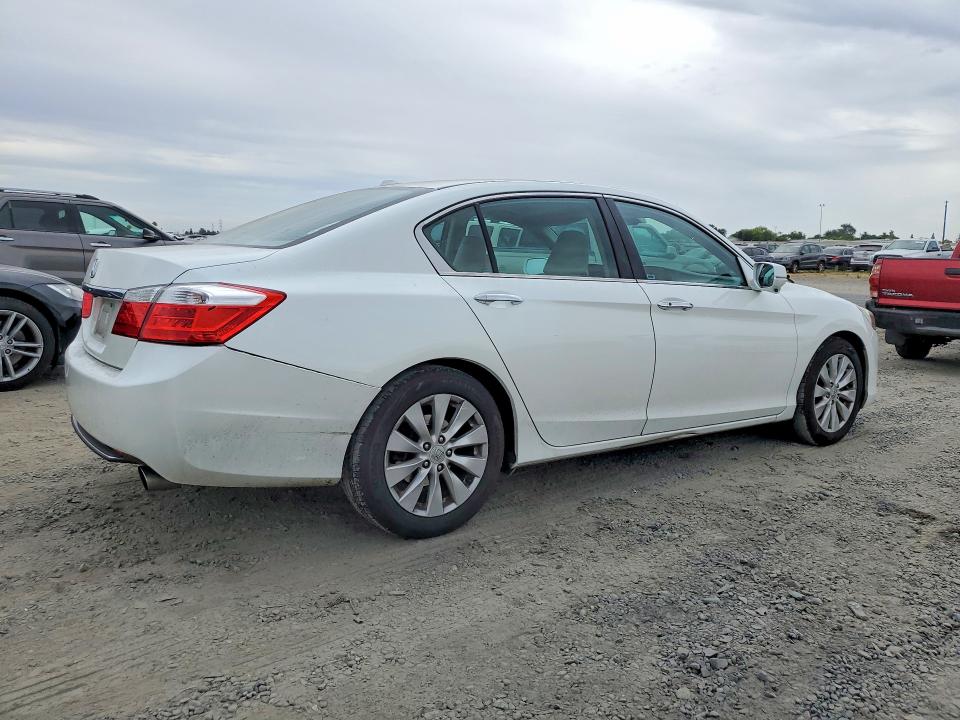 Photo 3 from auction – 2014 HONDA ACCORD with VIN 1HGCR2F86EA108461