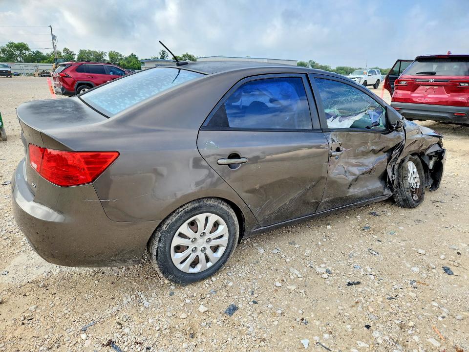 Photo 3 from auction – 2011 KIA FORTE with VIN KNAFU4A27B5465903