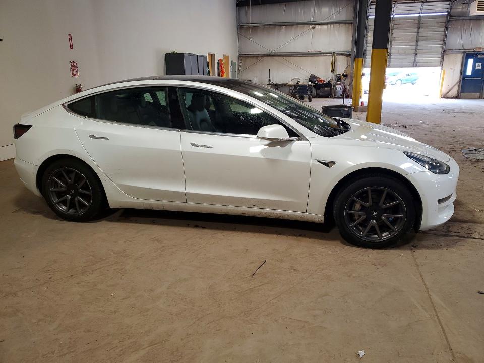 Zdjęcie 4 z aukcji – 2020 TESLA MODEL 3 z VIN 5YJ3E1EA0LF742958