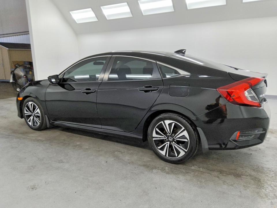 Photo 2 from auction – 2017 HONDA CIVIC with VIN 2HGFC1F39HH656716