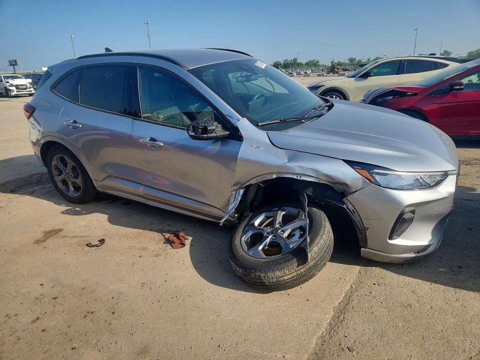 Photo 4 from auction – 2023 FORD ESCAPE with VIN 1FMCU9MN3PUA11861
