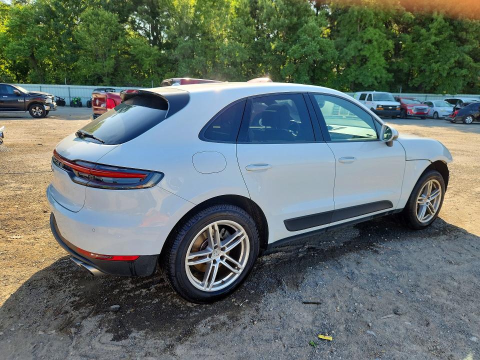 Photo 3 from auction – 2019 PORSCHE MACAN with VIN WP1AB2A55KLB33289