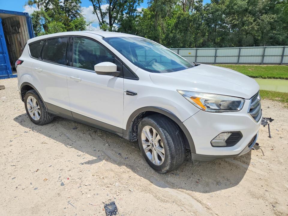 Photo 4 from auction – 2017 FORD ESCAPE with VIN 1FMCU0GD6HUE43621