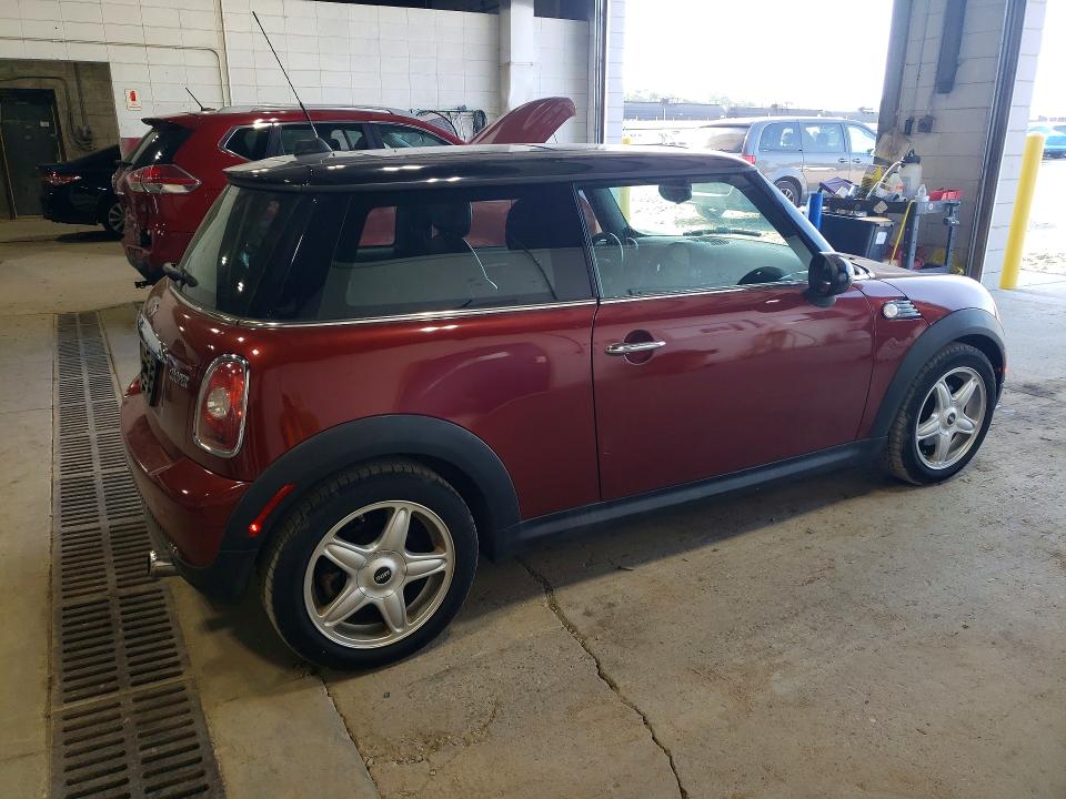 Photo 3 from auction – 2008 MINI COOPER with VIN WMWMF33518TT60216