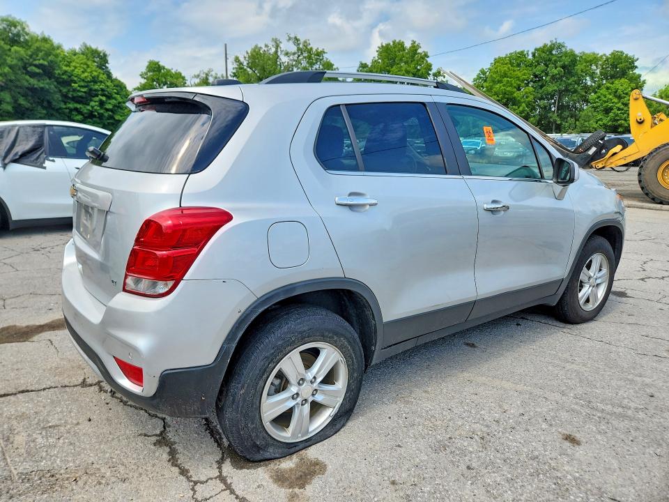 Photo 3 from auction – 2018 CHEVROLET TRAX with VIN 3GNCJPSB0JL167228