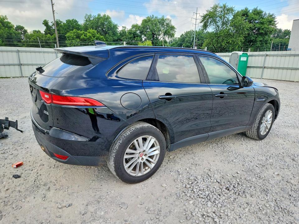 Photo 3 from auction – 2018 JAGUAR F-PACE with VIN SADCJ2FX7JA257232