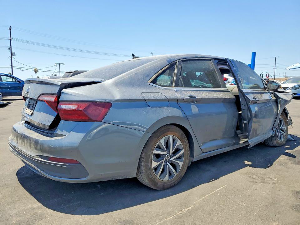 Photo 3 from auction – 2024 VOLKSWAGEN JETTA with VIN 3VW5M7BU1RM013334