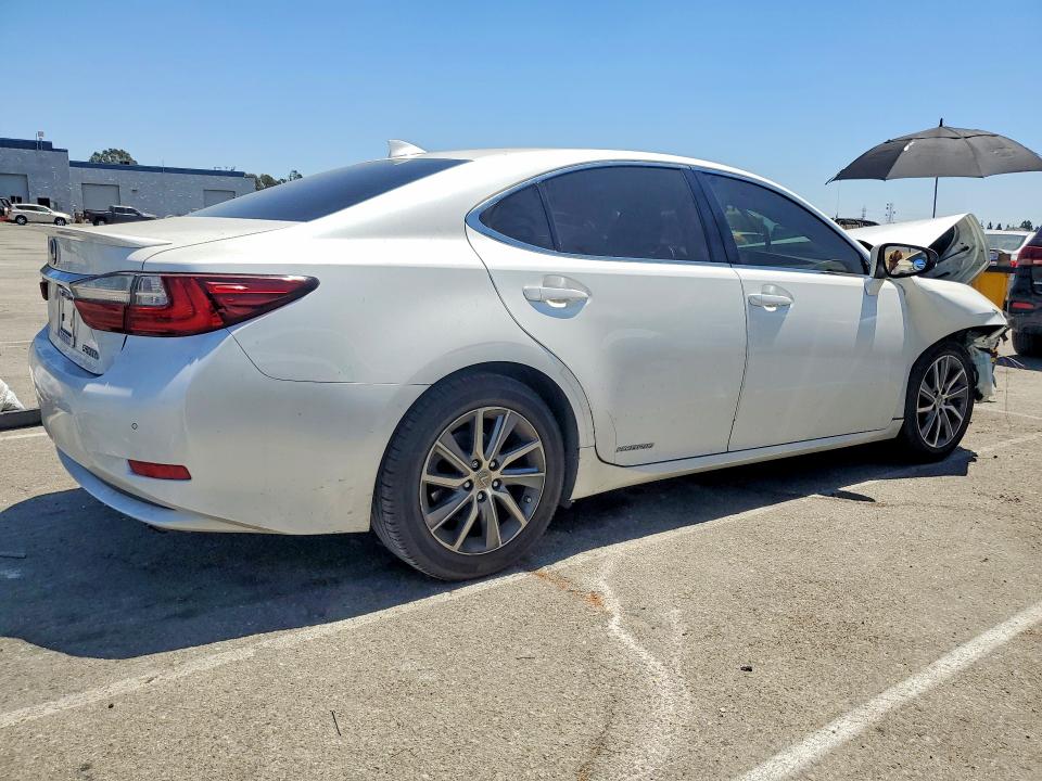 Photo 3 from auction – 2017 LEXUS ES with VIN JTHBW1GG3H2140915