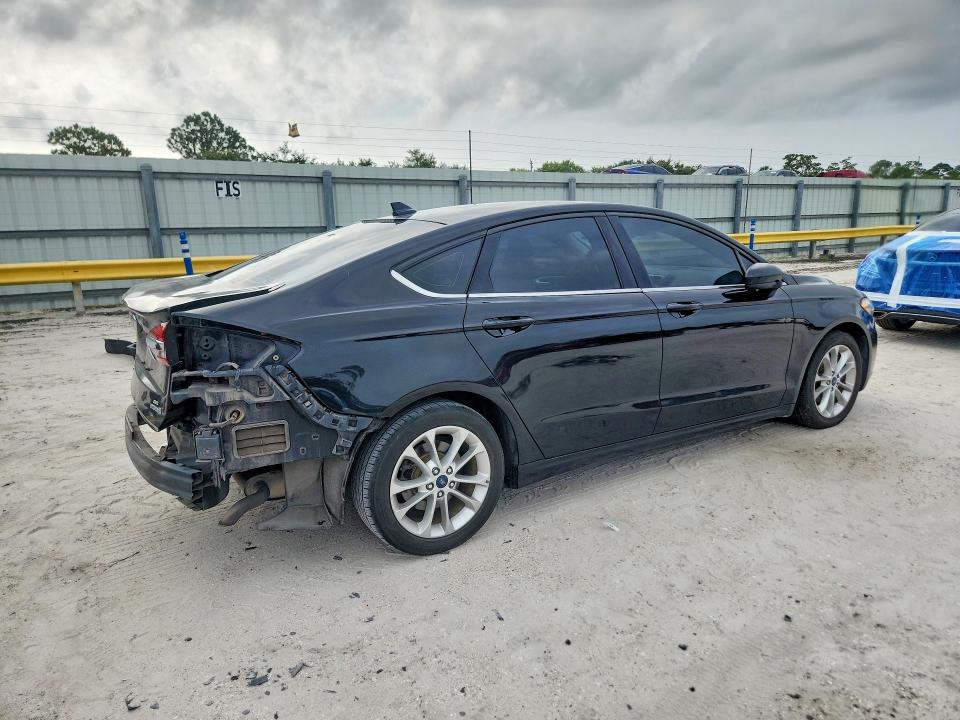 Zdjęcie 3 z aukcji – 2019 FORD FUSION z VIN 3FA6P0LU7KR207501