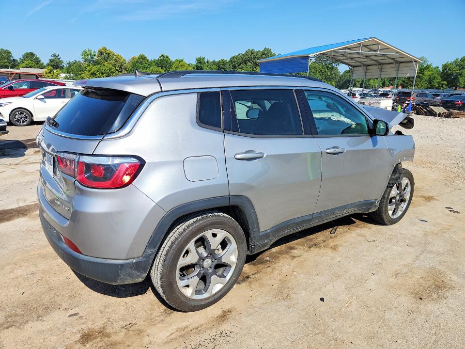 Photo 3 from auction – 2019 JEEP COMPASS with VIN 3C4NJCCB4KT676099