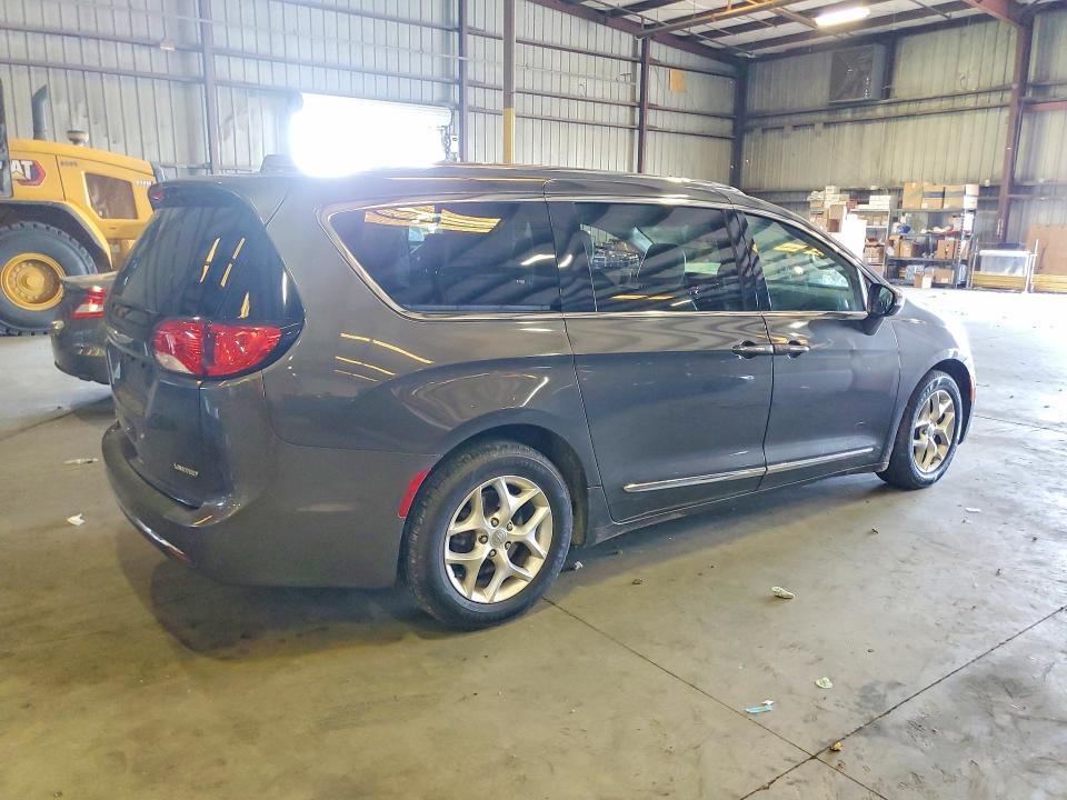Photo 3 from auction – 2020 CHRYSLER PACIFICA with VIN 2C4RC1GG6LR144055