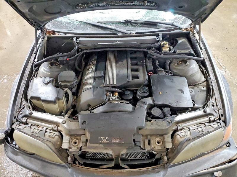 Photo 11 from auction – 2002 BMW 325 with VIN WBAEV33442KL72601