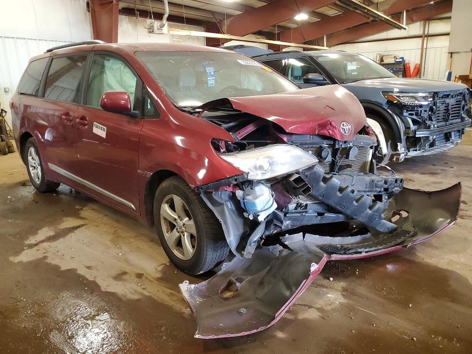 Photo 4 from auction – 2015 TOYOTA SIENNA with VIN 5TDKK3DC2FS641701