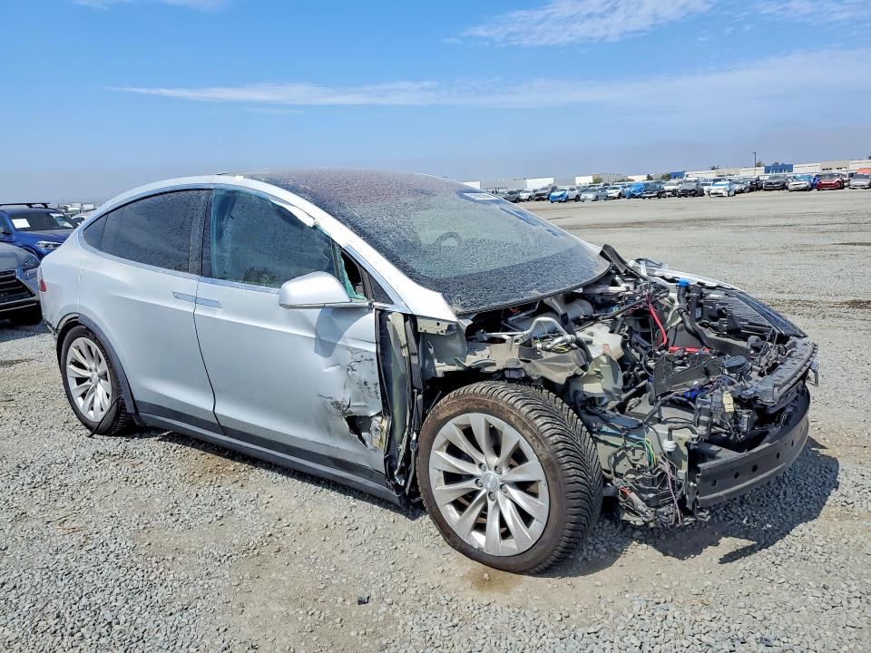 Photo 4 from auction – 2016 TESLA MODEL X with VIN 5YJXCAE24GF019426