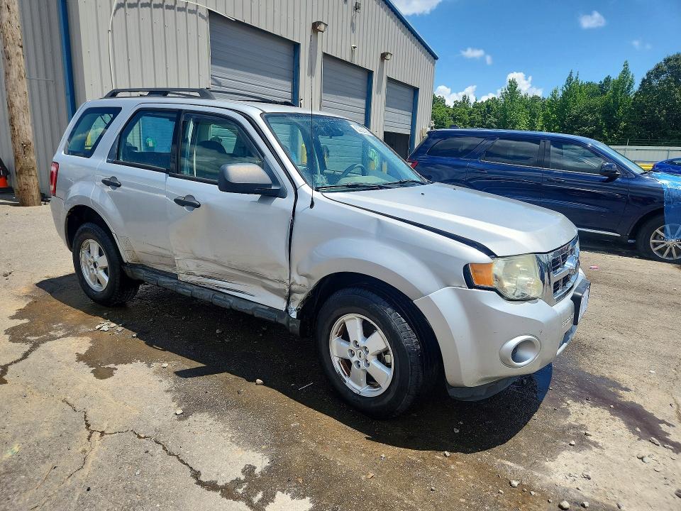 Photo 4 from auction – 2009 FORD ESCAPE with VIN 1FMCU02779KD08243