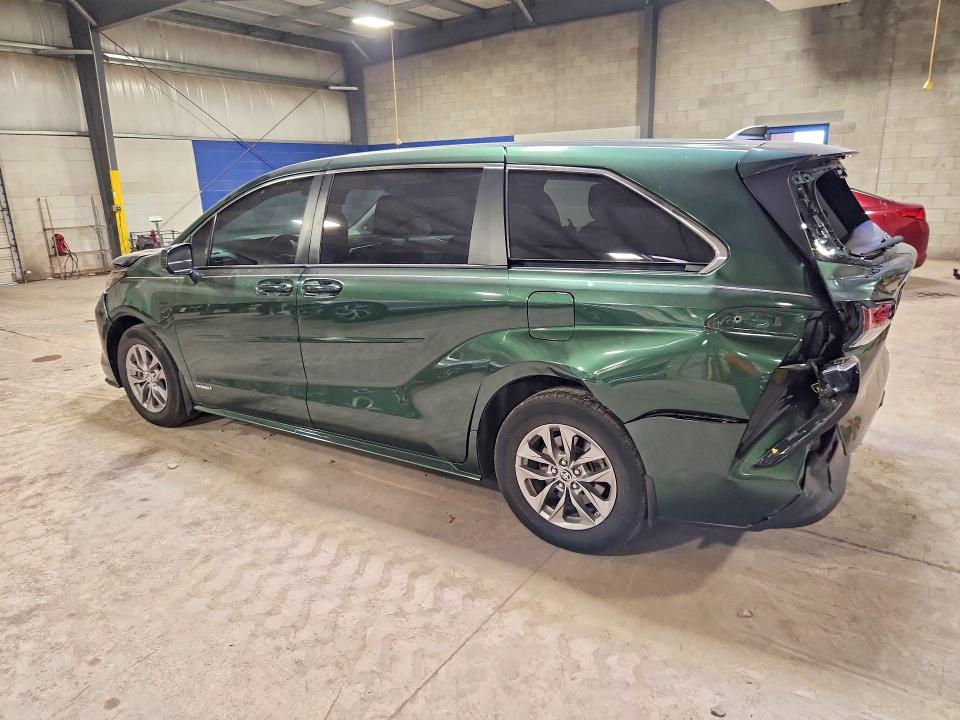 Photo 2 from auction – 2021 TOYOTA SIENNA with VIN 5TDKRKECXMS023723