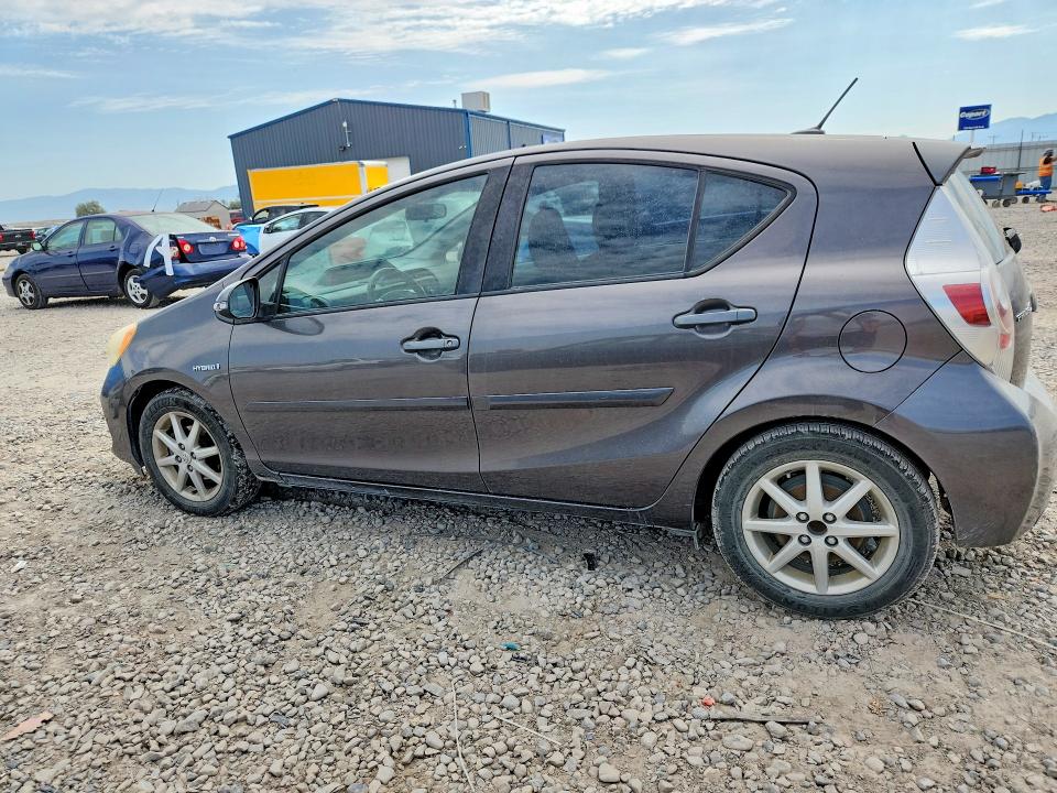 Photo 2 from auction – 2013 TOYOTA PRIUS C with VIN JTDKDTB38D1547247