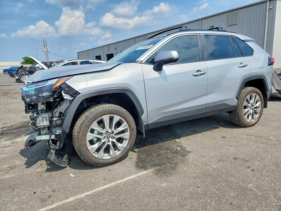 TOYOTA RAV4 2024 مع رقم تعريف المركبة 2T3C1RFVXRW344915 - صورة من المزاد