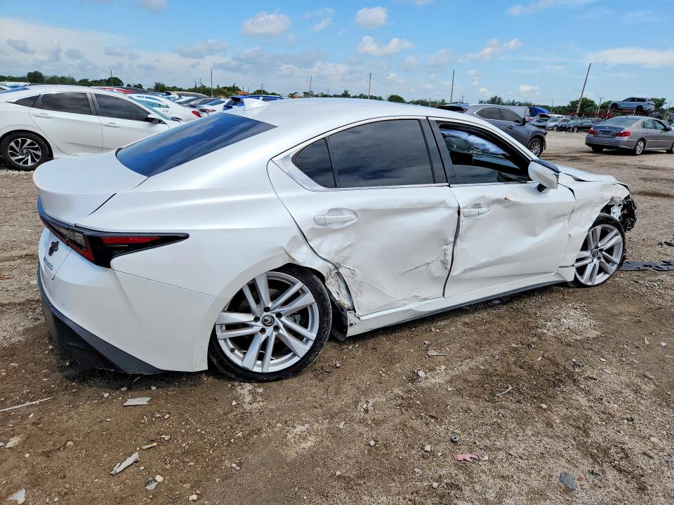 Photo 3 from auction – 2021 LEXUS IS with VIN JTHCA1D26M5116807