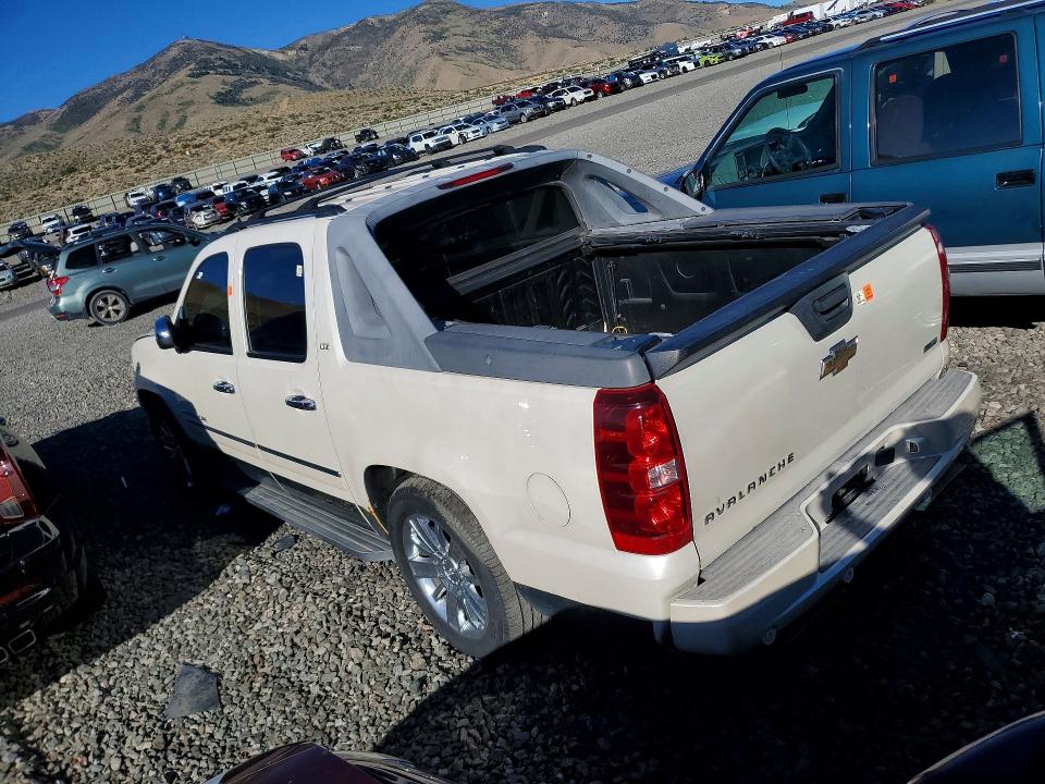 Photo 2 from auction – 2011 CHEVROLET AVALANCHE with VIN 3GNTKGE34BG131666