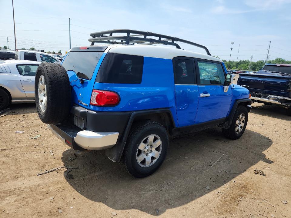Photo 3 from auction – 2007 TOYOTA FJ CRUISER with VIN JTEBU11F070002486