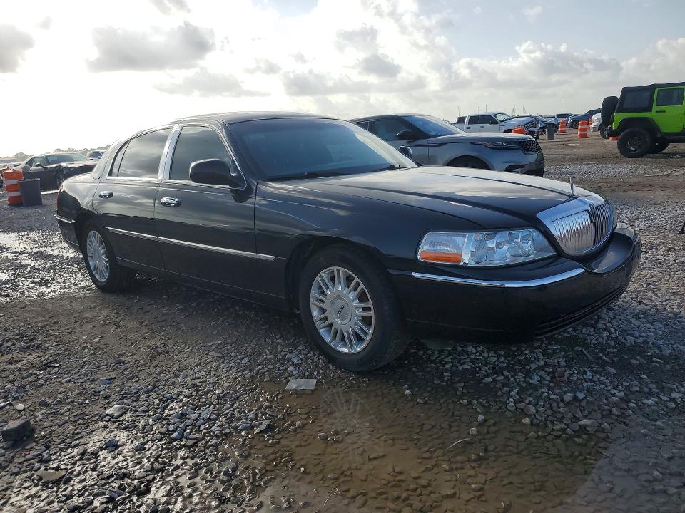 Photo 4 from auction – 2011 LINCOLN TOWN CAR with VIN 2LNBL8CVXBX762614
