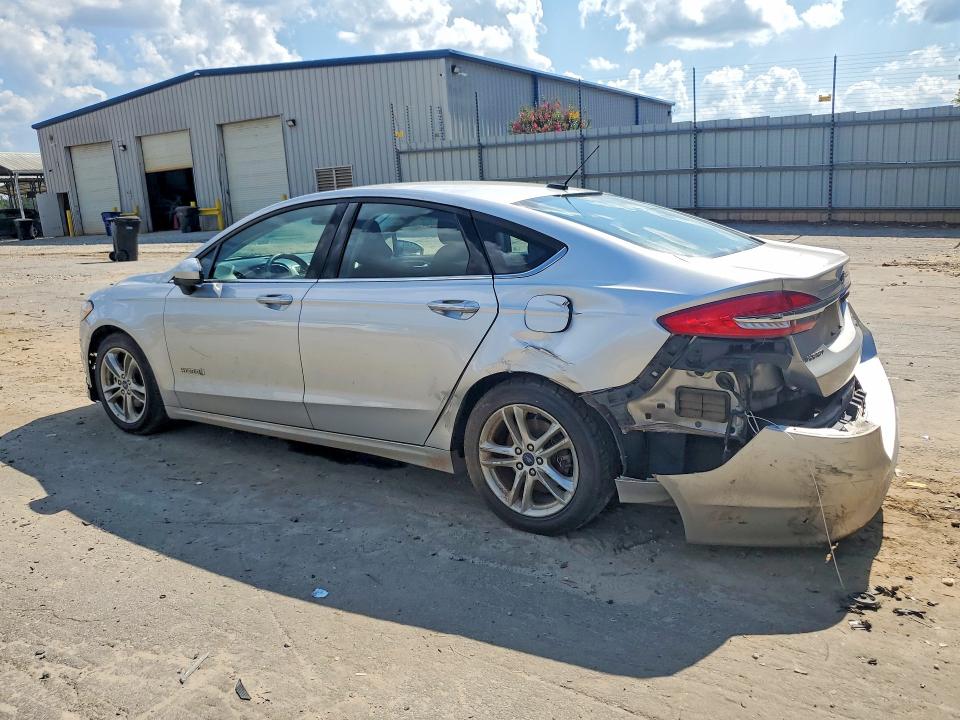 Photo 2 from auction – 2018 FORD FUSION with VIN 3FA6P0LU6JR161920