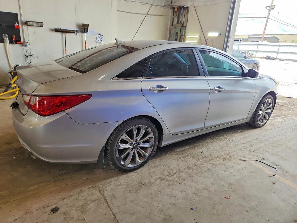 Photo 3 from auction – 2011 HYUNDAI SONATA with VIN 5NPEC4AC1BH263021
